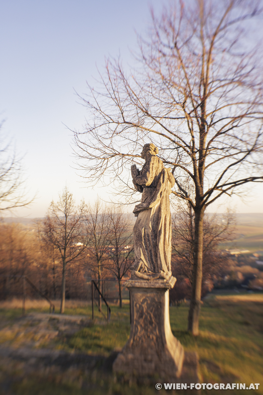 Heilignefigur mit Blick ins Tal