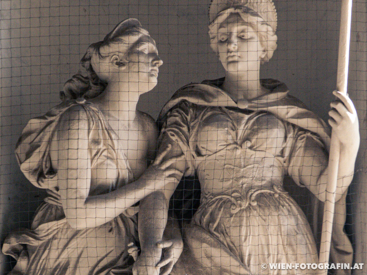 Statuen Justizia und Clemetia in der Hofburg