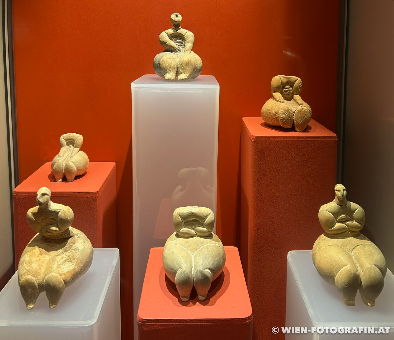 Kleine weibliche Figurinen