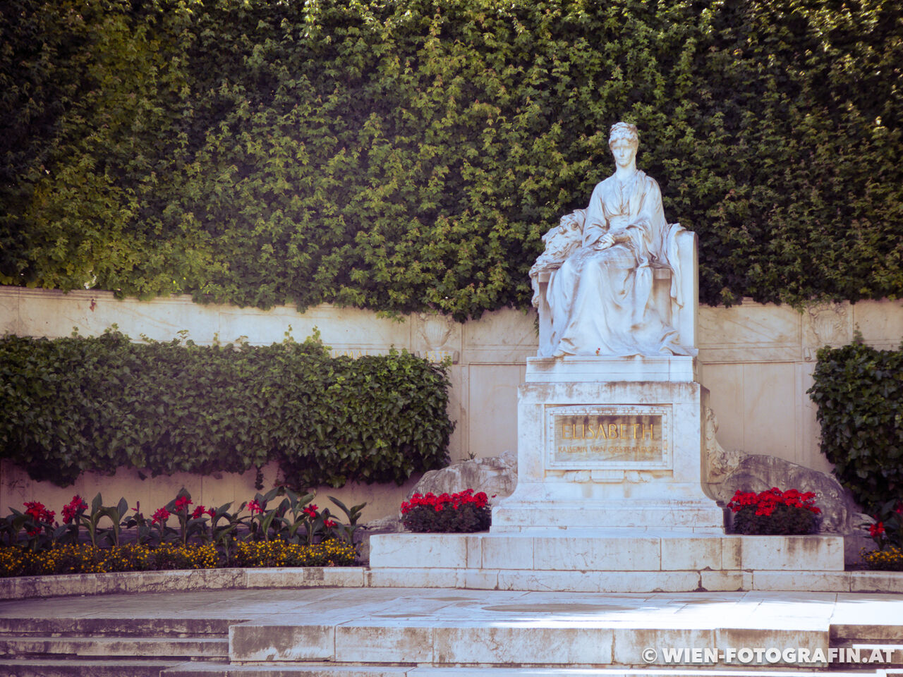 Elisabeth-Denkmal im Volksgarten