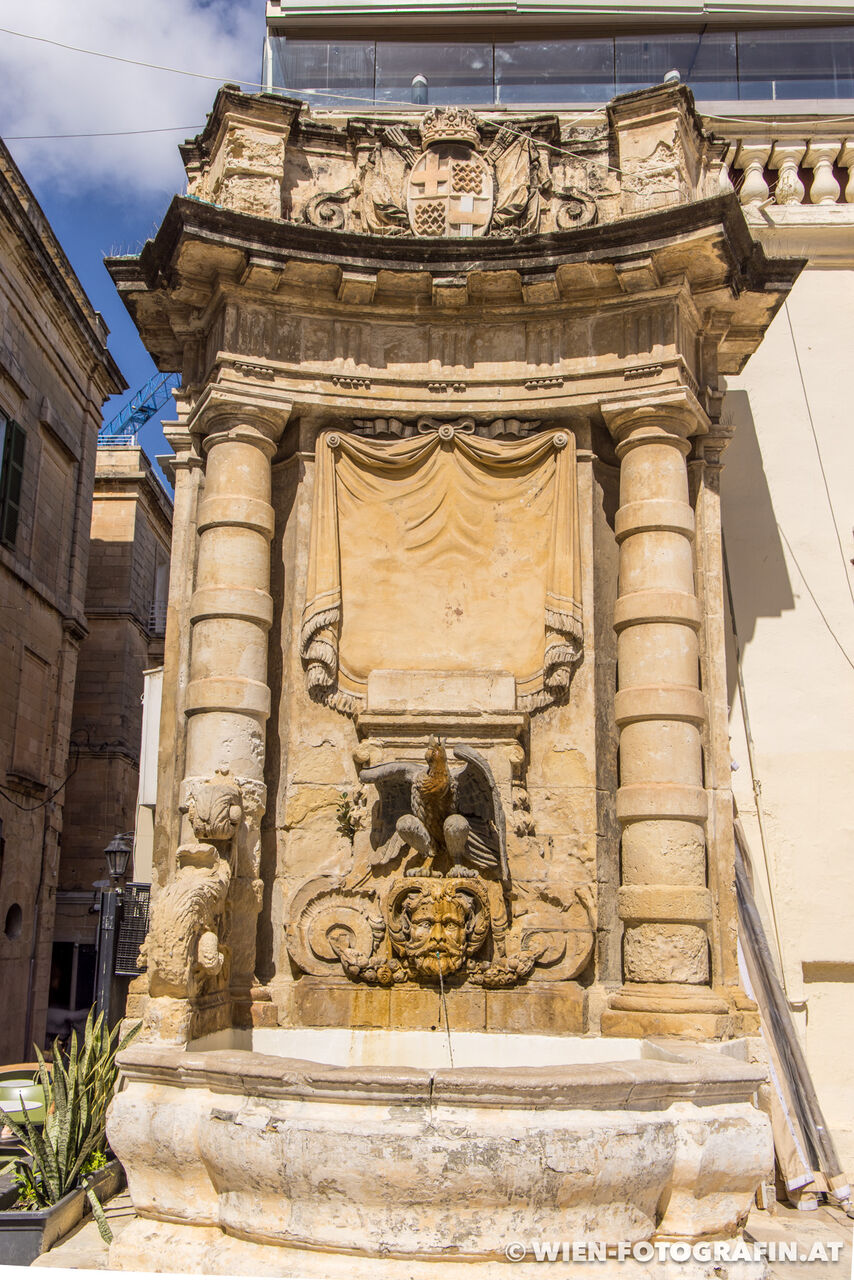 Brunnen vor dem Großmeister-Palast