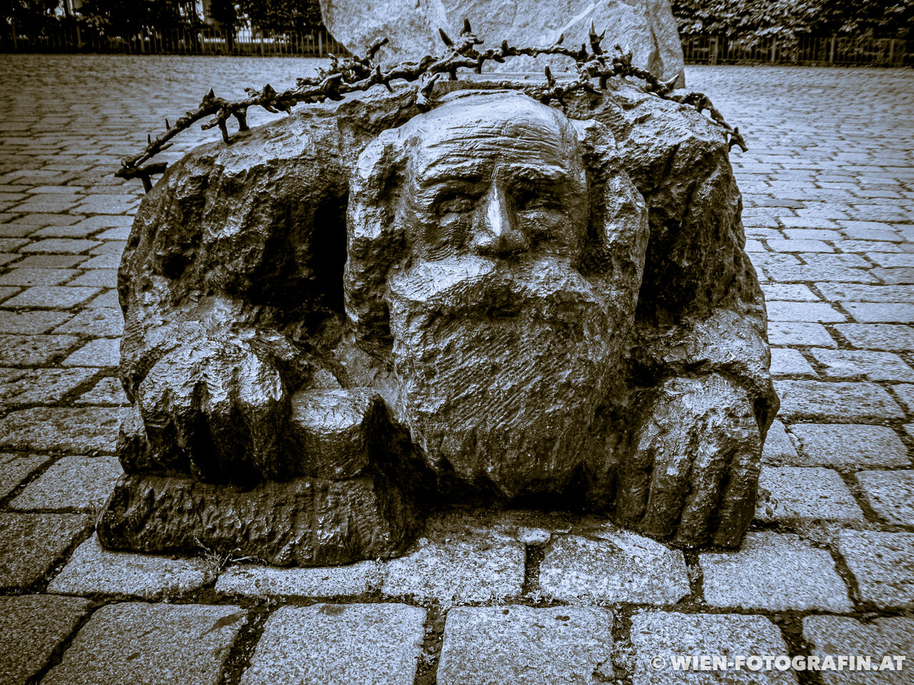 Mahnmal gegen Krieg und Faschismus von Alfred Hrdlicka