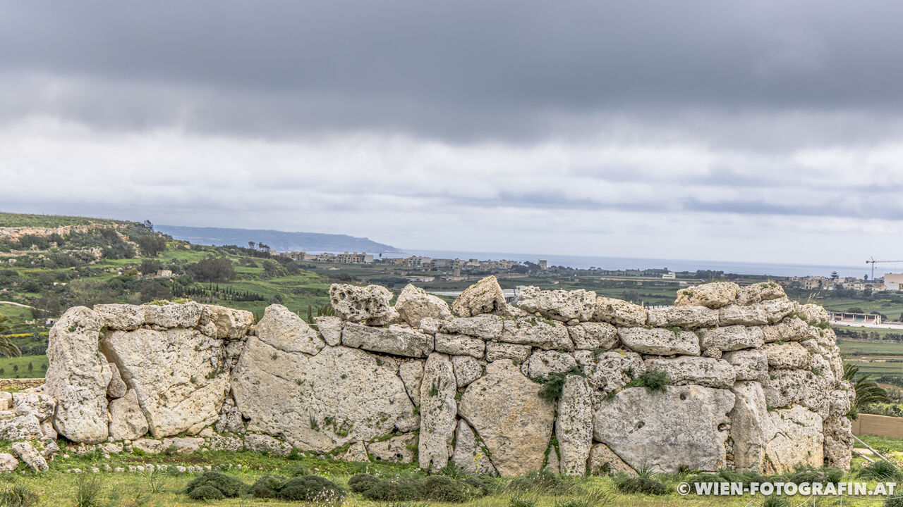 Nach Westen gerichtete Außenmauer