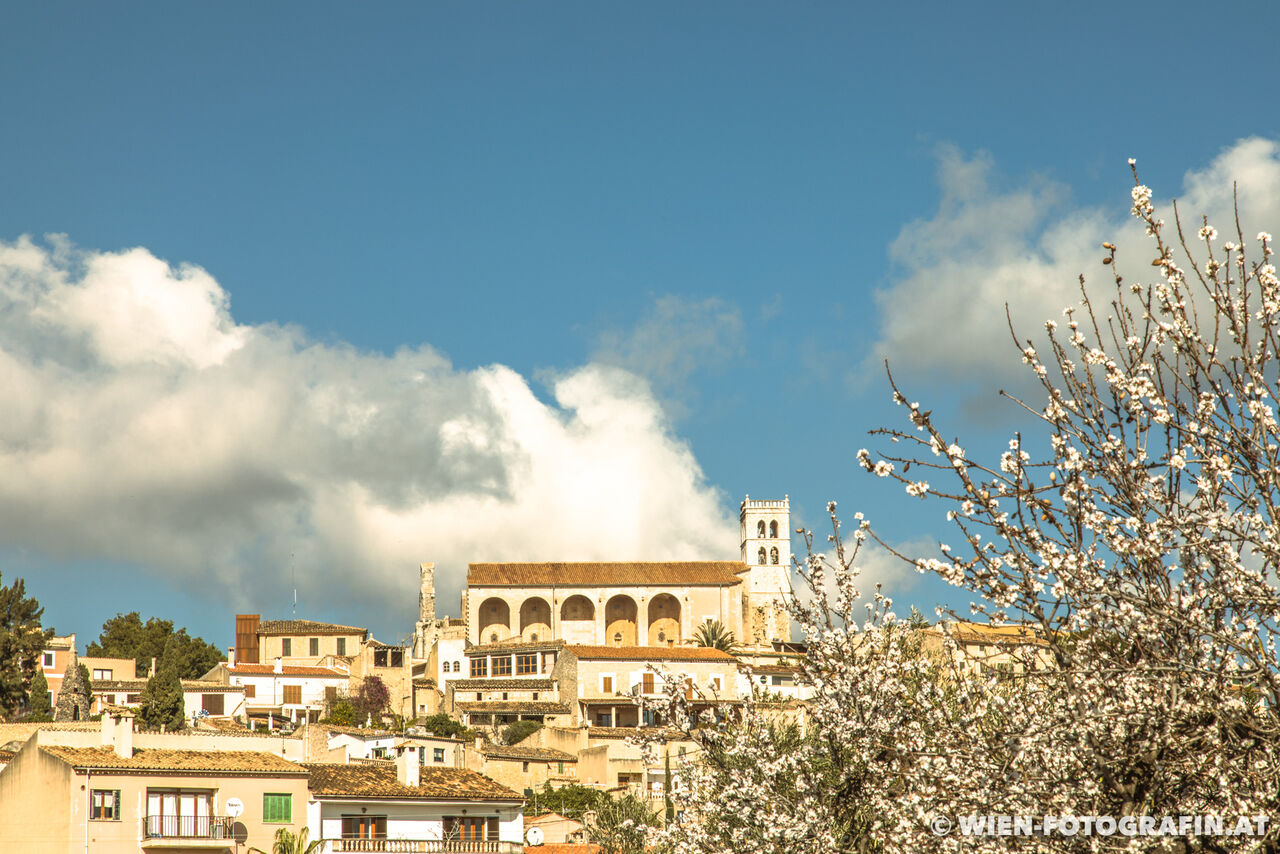 Sant Llorenc Kirche im Dorf Selva
