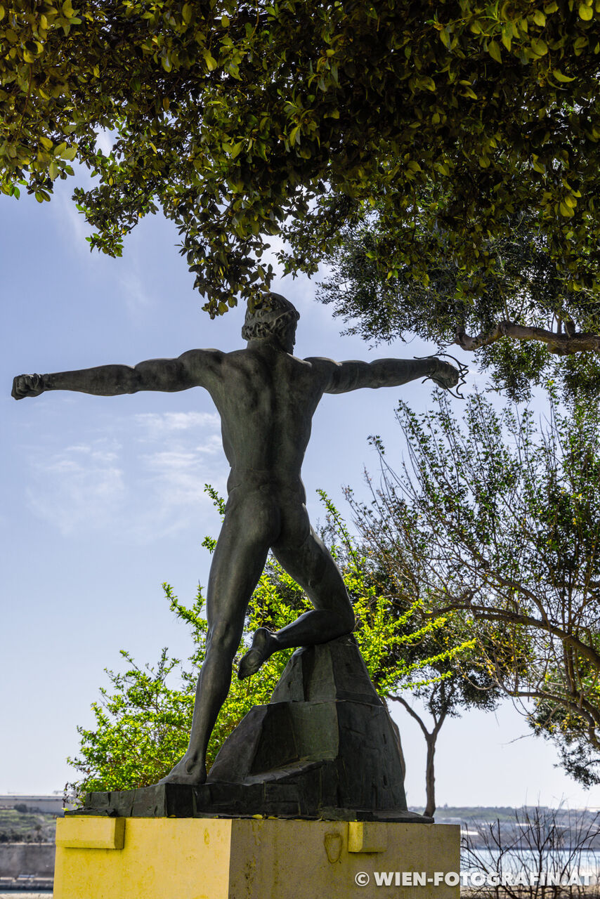 Männliche Statue im Lower Barrakka Gardens