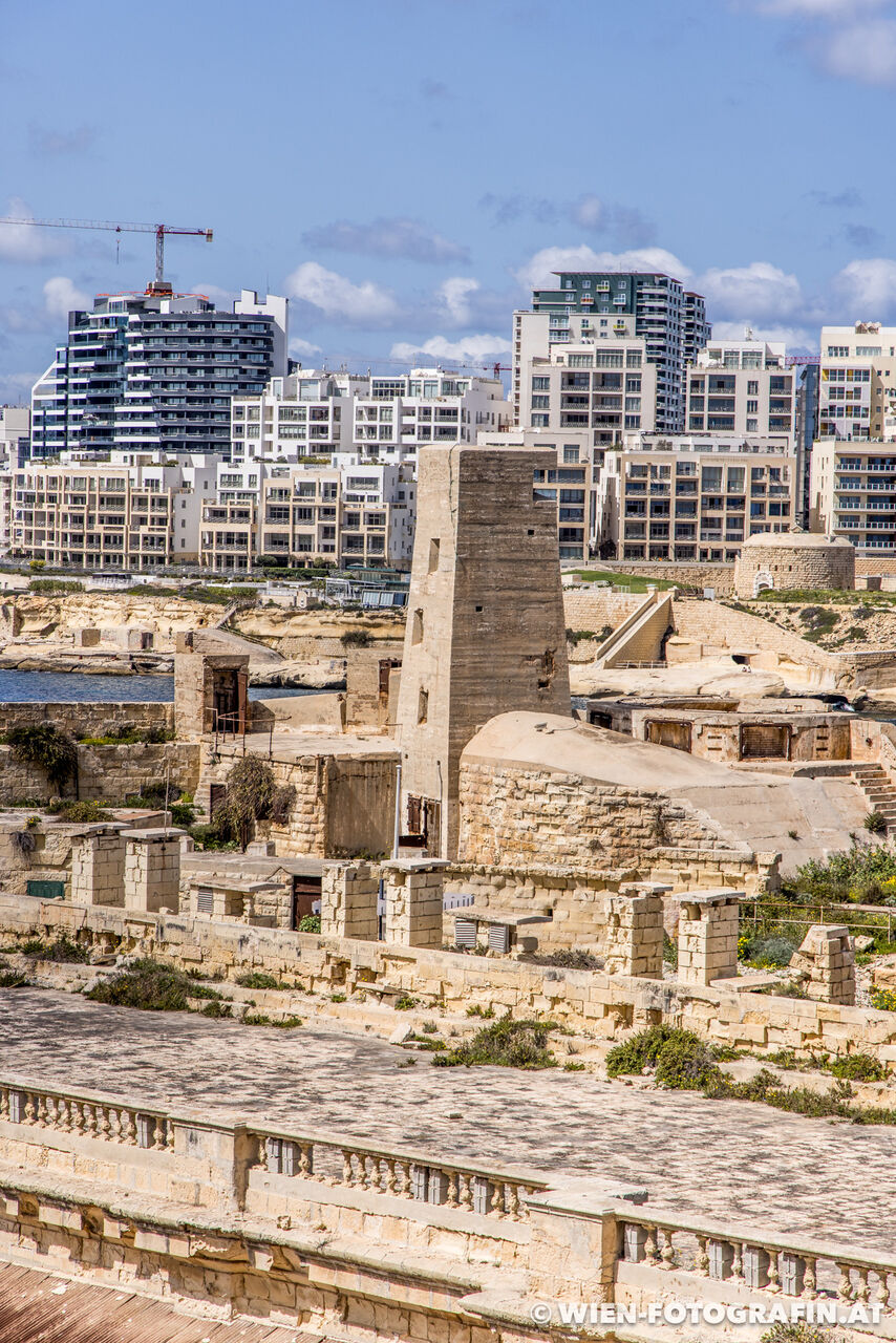 Aussicht über die Befestigungen von Fort St. Elmo auf Silema